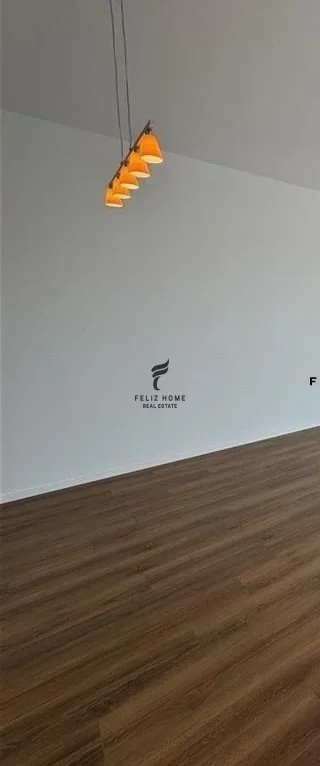 Tirane, jepet me qera zyre Kati 6, 122 m² 600 € (RRUGA E DIBRES)