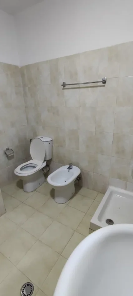 Jepet me Qera Apartament 2+1 në Zonën e Don Bosko,