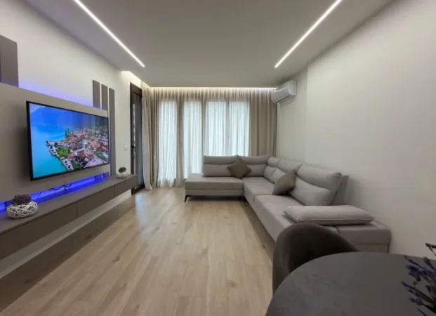 Tirane, jepet me qera apartament 1+1 , 75 m² 1.200 € 