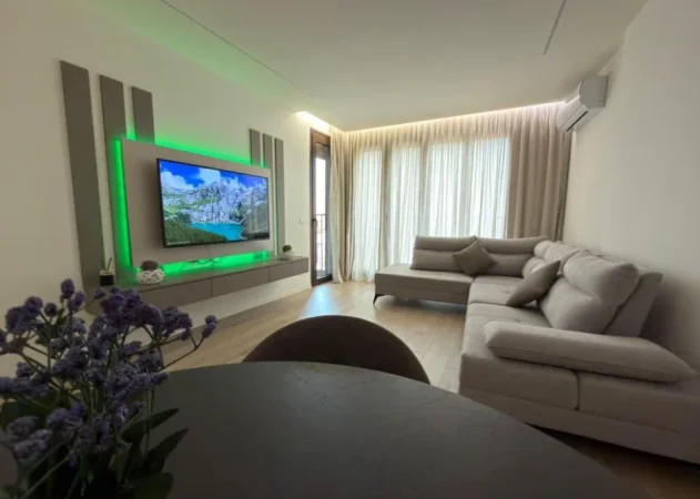 Tirane, jepet me qera apartament 1+1 , 75 m² 1.200 € 