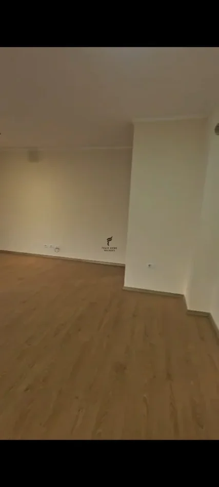 Tirane, jepet me qera zyre Kati 6, 122 m² 400 € (5 MAJI)