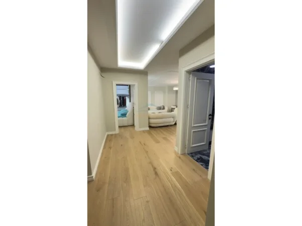 Tirane, shitet apartament luksoz 2+1+2 Poste parkimi, Kati 1, 116 m² (Rruga e Bogdanëve)