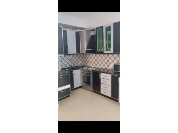 Tirane, jepet me qera apartament 2+1+Ballkon Kati 2, 85 m² 450 € (yzberisht)