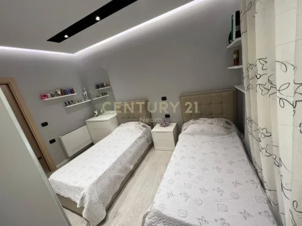 Jepet me qira Apartament 2+1+ Post Parkimi ne Liqenin e Thate. Kati 2, 115 m² 900 € (Liqeni i Thate)