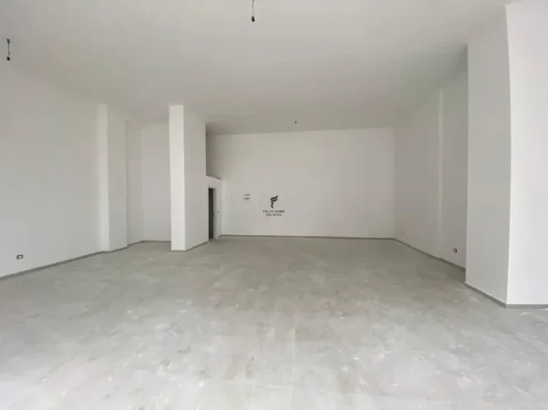 Tirane, jepet me qera dyqan Kati 0, 95 m² 1.500 € (RRUGA E DIBRES)