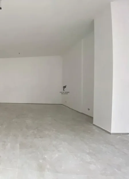 Tirane, jepet me qera dyqan Kati 0, 95 m² 1.500 € (RRUGA E DIBRES)