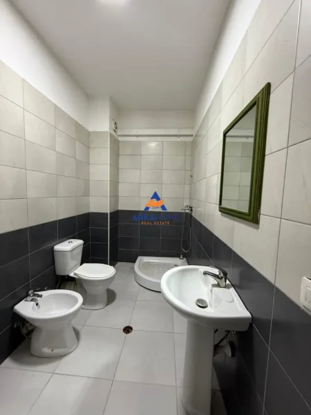 Tirane, shitet apartament 2+1+Ballkon Kati 3, 106 m² 233.000 € 