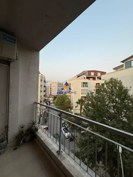Tirane, shitet apartament 2+1+Ballkon Kati 3, 106 m² 233.000 € 