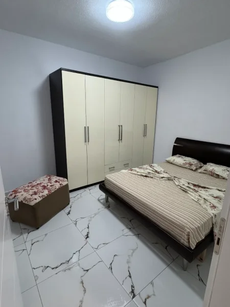 Tirane, jepet me qera apartament 1+1 Kati 1, 60 m² 350 € (rruga kristo kristidhi)