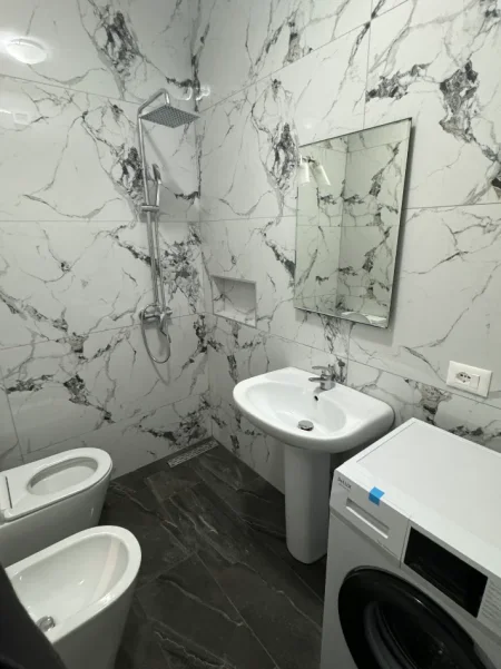 Tirane, jepet me qera apartament 1+1 Kati 1, 60 m² 350 € (rruga kristo kristidhi)