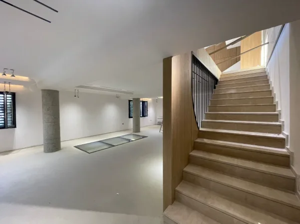 Tirane, jepet me qera Vile , 455 m² 6.000 € (Selite)