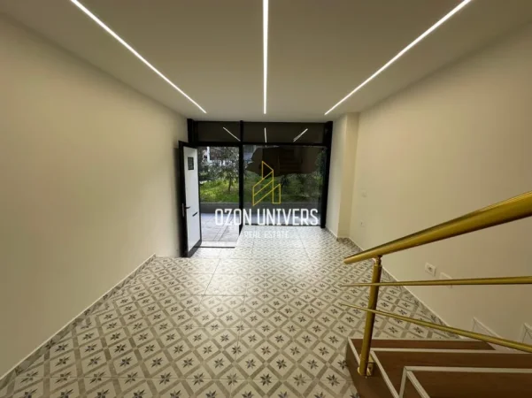 Tirane, jepet me qera ambjent biznesi Kati 0, 35 m² 500 € (Golden Park 3)