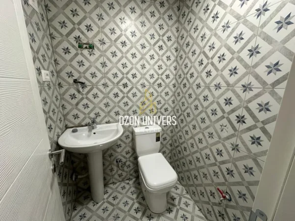 Tirane, jepet me qera ambjent biznesi Kati 0, 35 m² 500 € (Golden Park 3)