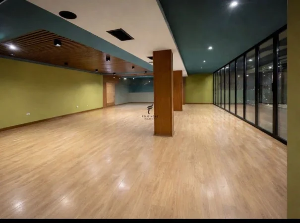 Tirane, jepet me qera ambjent biznesi , 934 m² 11.200 € (SAUK)