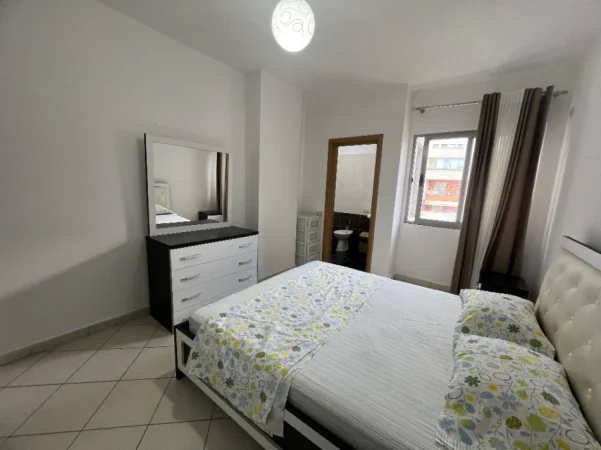 Tirane, jepet me qera apartament 2+1 Kati 3, 110 m² 450 € (Pranë Vilës L.)
