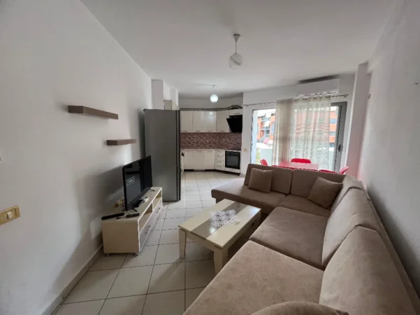 Tirane, jepet me qera apartament 2+1 Kati 3, 110 m² 450 € (Pranë Vilës L.)