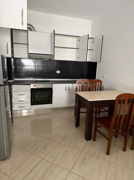 Tirane, jepet me qera apartament 1+1 Kati 3, 77 m² (Tehodor keko)