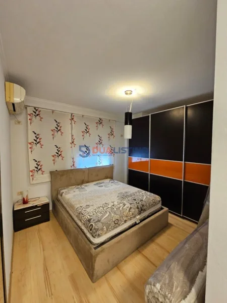 Tirane, jepet me qera apartament 2+1 , 130 m² 900 € (21 Dhjetori)