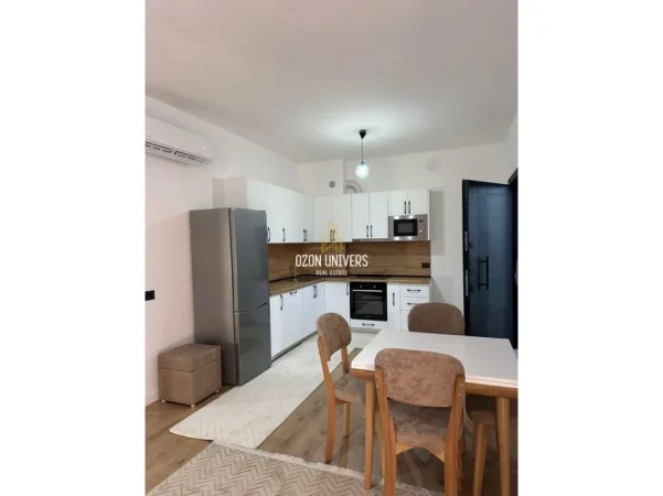 Tirane, jepet me qera apartament 1+1+Ballkon Kati 4, 70 m² 450 € (Paskuqan)