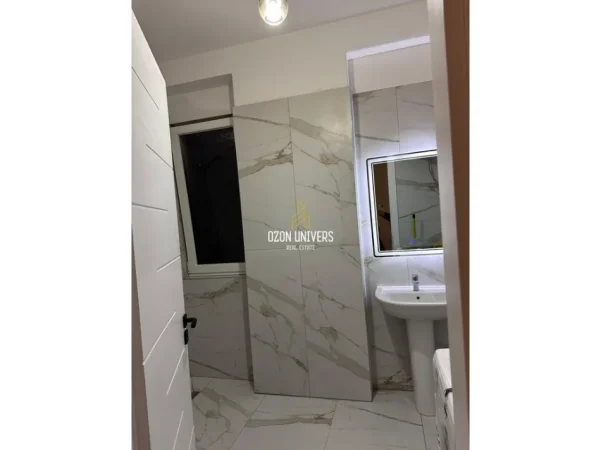 Tirane, jepet me qera apartament 1+1+Ballkon Kati 4, 70 m² 450 € (Paskuqan)