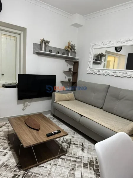 Tirane, jepet me qera apartament 1+1 , 500 € (Rruga e Dibres)