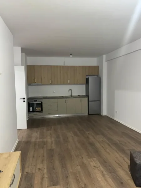 Tirane, jepet me qera apartament 2+1 Kati 5, 90 m² 650 € (5 Maji)