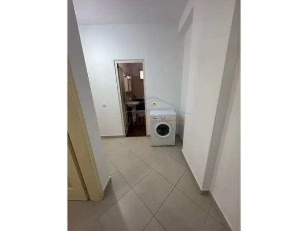 Tirane, jepet me qera apartament 2+1 Kati 5, 90 m² 450 € (Unaza e re)