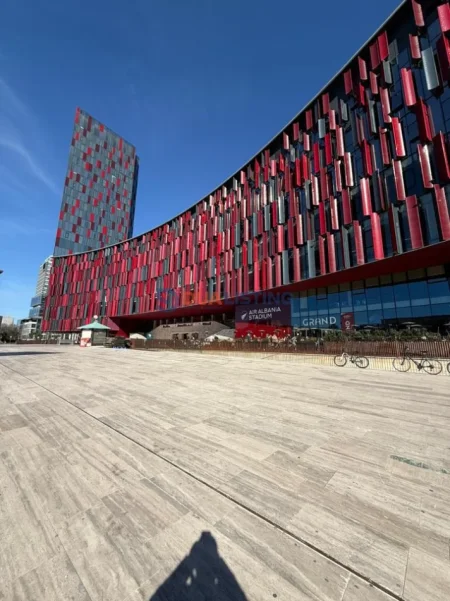 Tirane, jepet me qera ambjent biznesi , 448 m² (Air Albania Stadium)