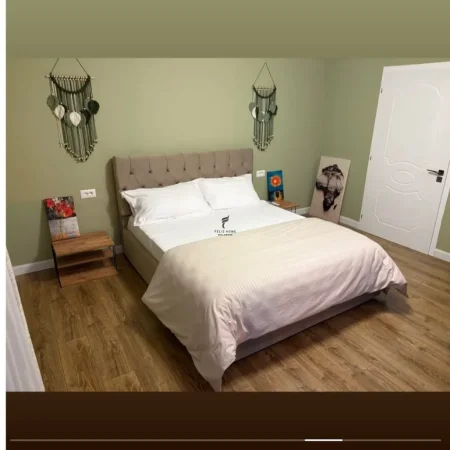 Tirane, shitet Vile 3 Katshe , 600 m² 500.000 € (ISH UZINA E AUTOTRAKTOREVE)