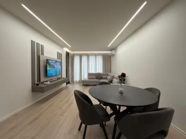 Tirane, jepet me qera apartament 1+1+Aneks+Ballkon Kati 3, 75 m² 1.200 € (Rruga Barrikadave)