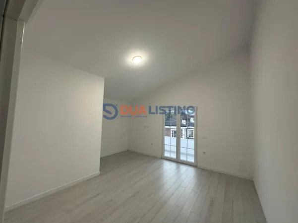 Tirane, jepet me qera Vile 3 Katshe , 1.000 m² 2.000 € (Mjull Bathore)