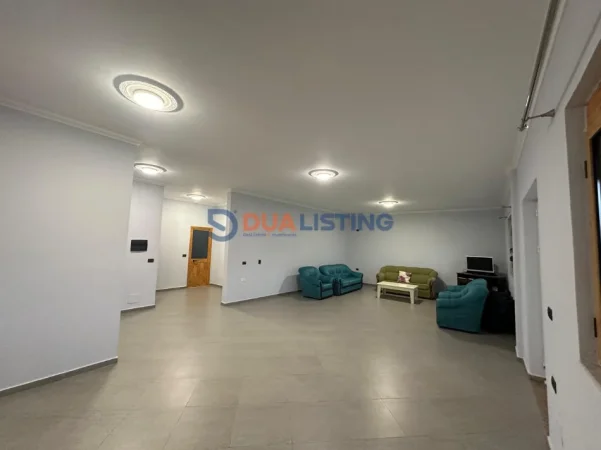 Tirane, jepet me qera Vile 3 Katshe , 1.000 m² 2.000 € (Mjull Bathore)