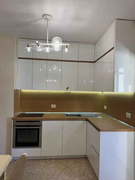 Tirane, jepet me qera apartament 1+1 Kati 6, 75 m² 600 € (21 DHJETORI)