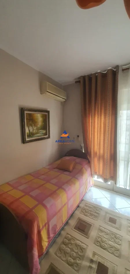 Tirane, jepet me qera apartament 2+1+Ballkon Kati 3, 100 m² 520 € 