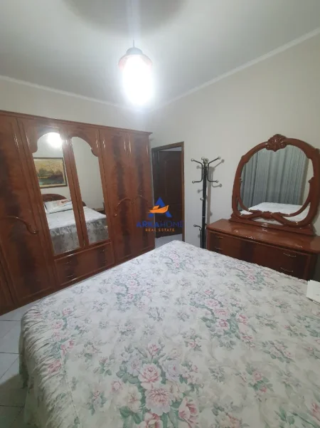 Tirane, jepet me qera apartament 2+1+Ballkon Kati 3, 100 m² 520 € 