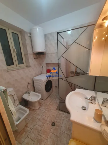 Tirane, jepet me qera apartament 2+1+Ballkon Kati 3, 100 m² 520 € 