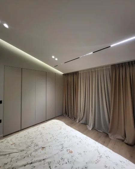 Tirane, jepet me qera apartament 3+1+Ballkon , 180 m² 2.000 € (Kodra e Diellit)