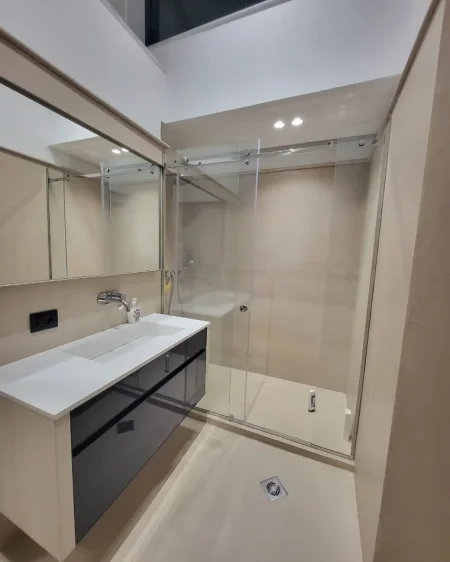 Tirane, jepet me qera apartament 3+1+Ballkon , 180 m² 2.000 € (Kodra e Diellit)