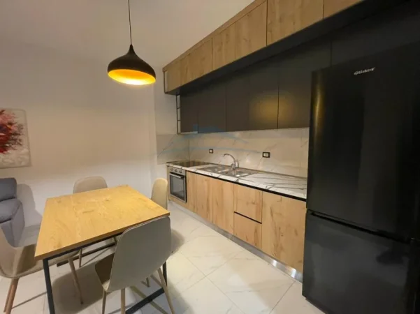 Tirane, jepet me qera apartament 1+1 Kati 4, 59 m² 450 € (Jordan Misja)