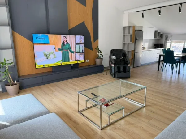 Tirane, jepet me qera apartament+verande | Penthouse 3+1 Kati 3, 200 m² 1.500 € 