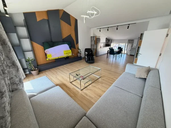 Tirane, jepet me qera apartament+verande | Penthouse 3+1 Kati 3, 200 m² 1.500 € 