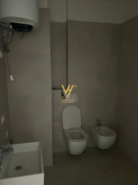 Tirane, jepet me qera ambjent biznesi Kati 3, 116 m² 700 € (JORDAN MISJA)