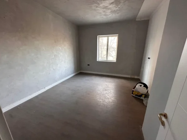 Tirane, jepet me qera zyre Kati 3, 100 m² 1.000 € (BLLOK)