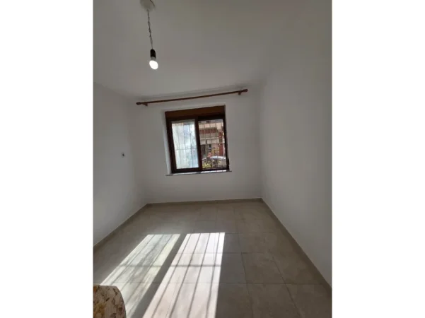 Tirane, jepet me qera zyre Kati 1, 63 m² 950 € 