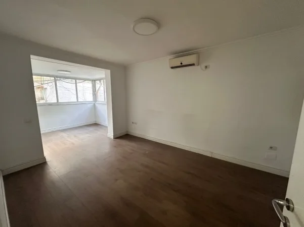 Tirane, jepet me qera zyre Kati 1, 130 m² 1.100 € (BLLOK)