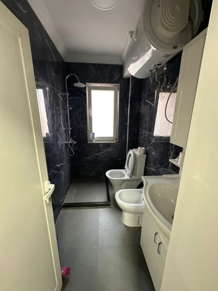 Tirane, jepet me qera zyre Kati 1, 130 m² 1.100 € (BLLOK)