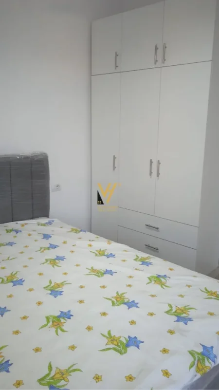 Tirane, jepet me qera apartament 1+1+Ballkon Kati 5, 60 m² 420 € (UNIVERS CITY)