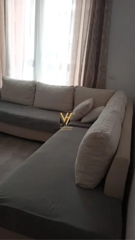 Tirane, jepet me qera apartament 1+1+Ballkon Kati 5, 60 m² 420 € (UNIVERS CITY)