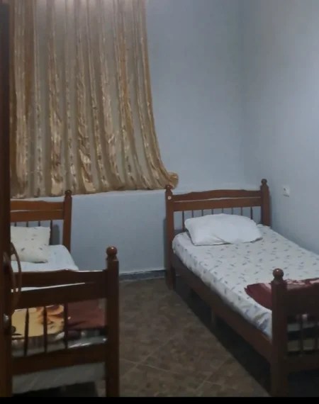 Tirane, jepet me qera garsonier 1+1 Kati 1, 35 m² (Pran Spitalit Amerikan 3,Yzberisht)