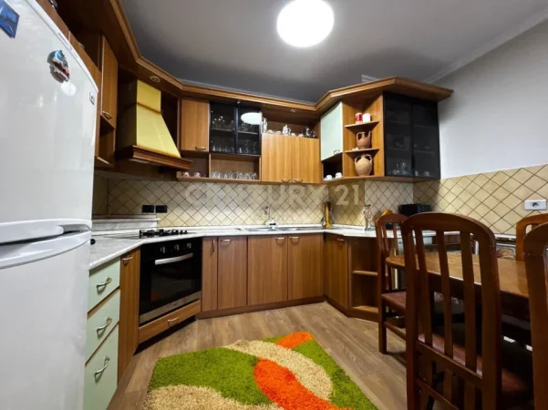 Tirane, jepet me qera apartament 1+1 Kati 6, 78 m² 750 € (pazari i ri)